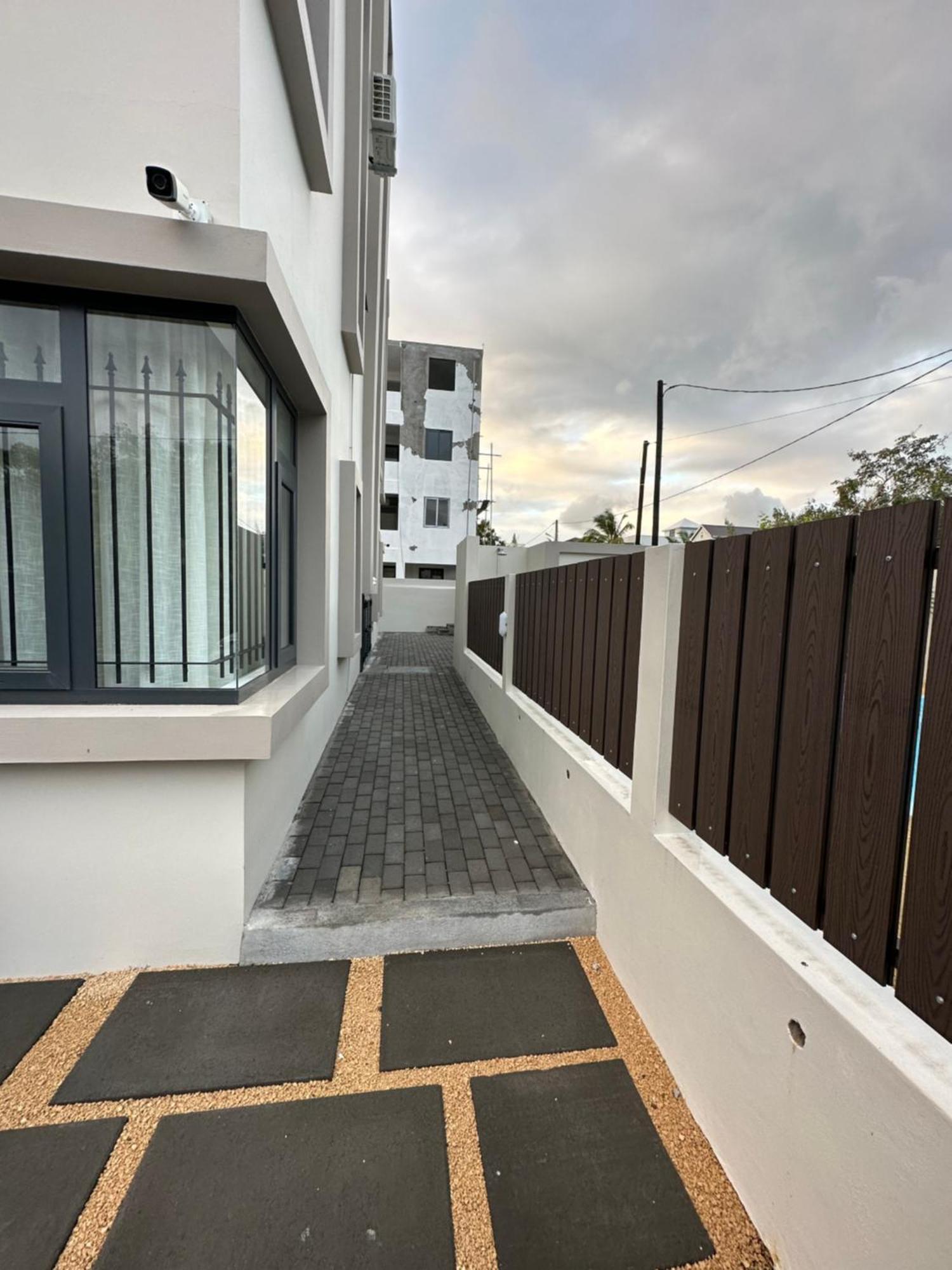 Seasand-Entire Luxury 3 Bd Condo - Close To Beach Flic en Flac Экстерьер фото